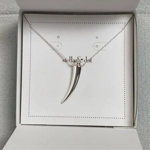 Stella & Dot | Necklace | Delicate Horn
